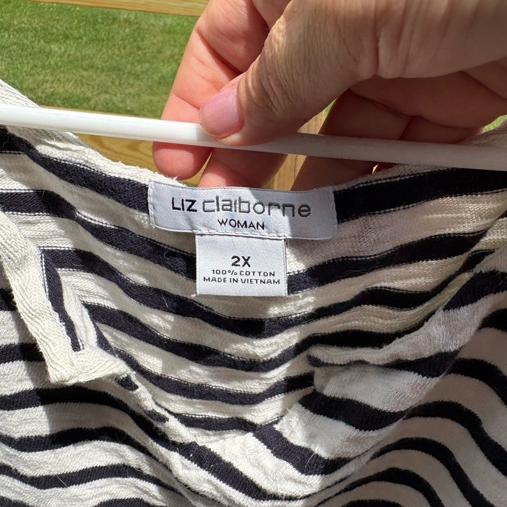 Liz Claiborne Striped Women's Top - Picture 2 of 3